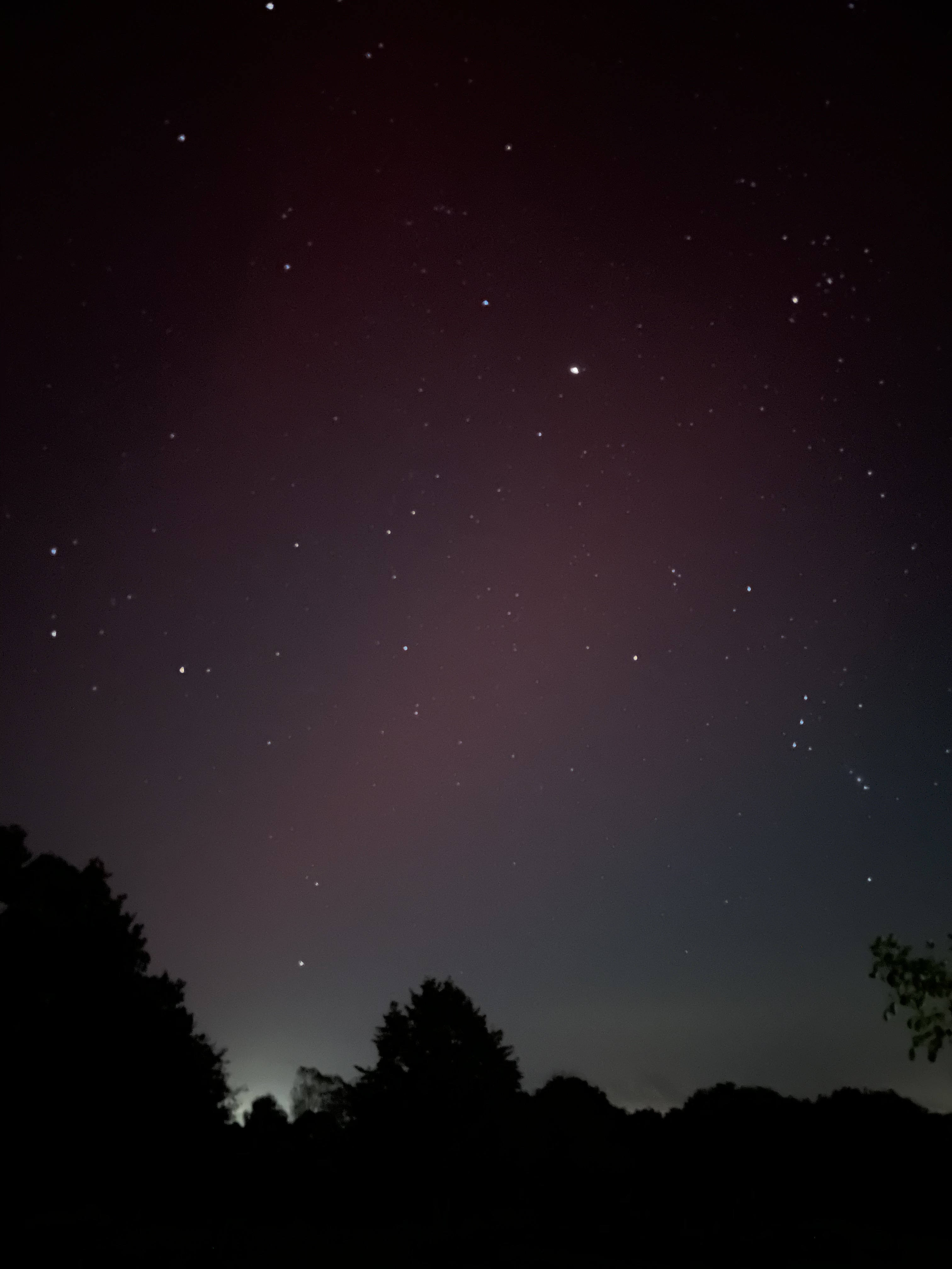 Faint red aurora at midnight